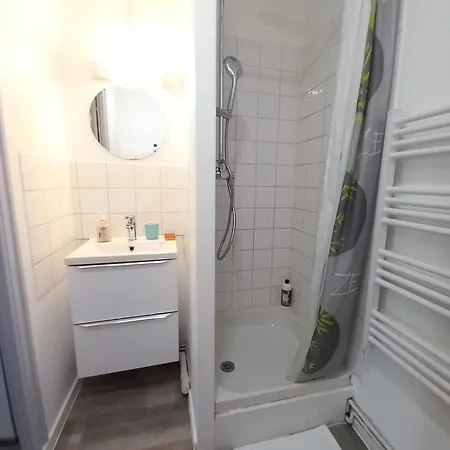 Simplicien *cosy* Plein Centre De *tv* Wifi *cafe* Lägenhet