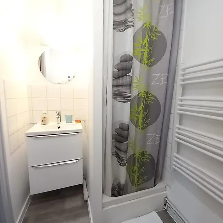 Simplicien *cosy* Plein Centre De *tv* Wifi *cafe* Lägenhet